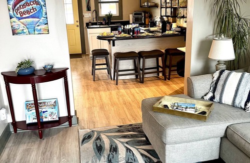 South Pensacola Cottage | ~Gem on G St~Downtown Pensacola~Bring your Pet~Walk to Restaurants & Supposey~