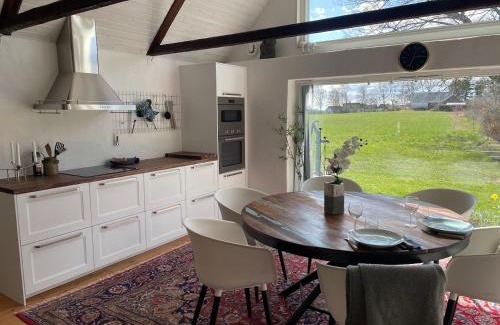 Loderup House | Generös skånegård i idylliska Örum