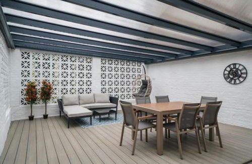Pembridge Apartment | Generous 3-Bed Split-Level Apartment