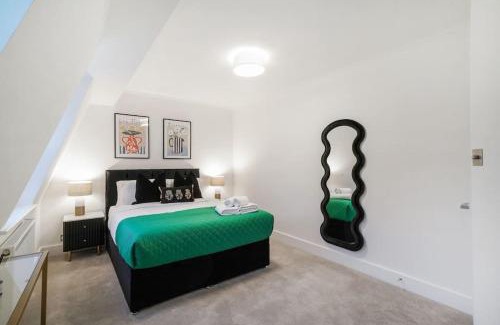 Pembridge Apartment | Generous 3-Bed Split-Level Apartment