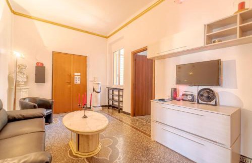 Lagaccio Apartment | Genova La Fortuna Roomy Apt & Panoramic Balcony