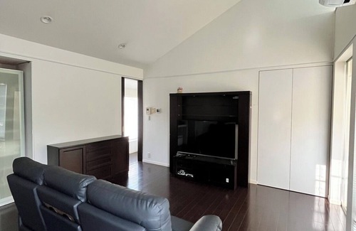 Setagaya House | Genuine suburban Tokyo living in modern big house. 10 mins by train to Shinjuku!