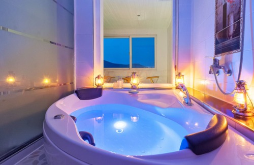 Irun-myeon House | Geoje Kachi and Santorina Pension