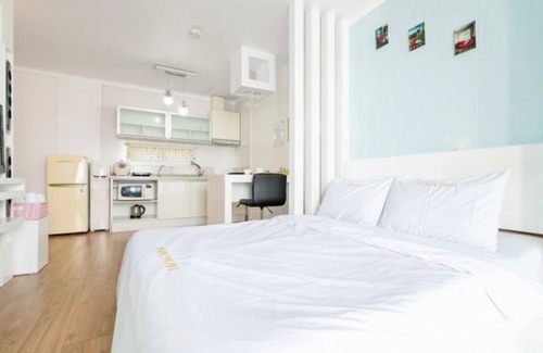 Irun-myeon House | Geoje Kachi and Santorina Pension