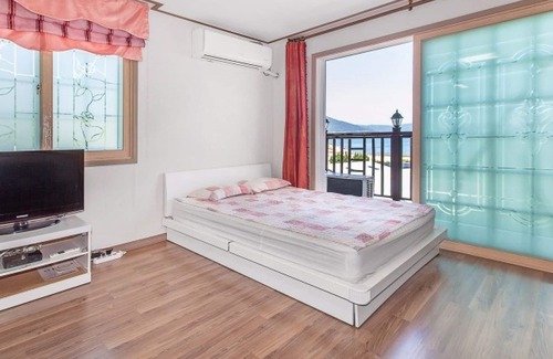 Irun-myeon House | Geojedo Evergreen Pension