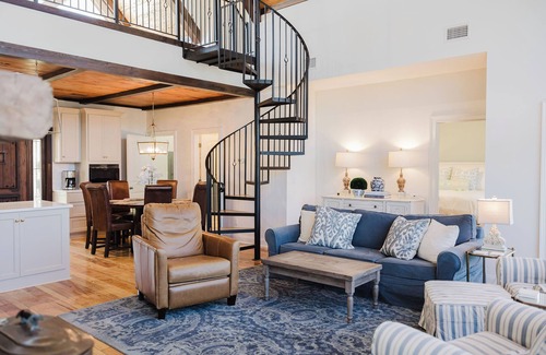 Jesup House | Georgia on My MindnCoastal farmhouse on 190 acres for total privacy - sleeps 12