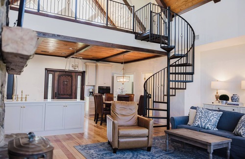 Jesup House | Georgia on My MindnCoastal farmhouse on 190 acres for total privacy - sleeps 12