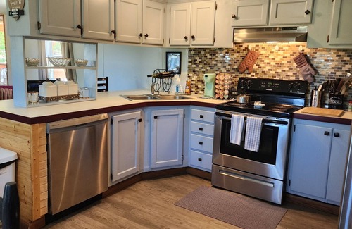 Wagoner House | Georgie's Getaway! Beautiful stay on 6 acres just minutes from the lakeside