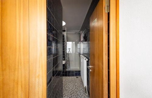 Tiefenbroich Apartment | Geräumige Monteurwohnung in Ratingen mit WLAN und Parkplatz