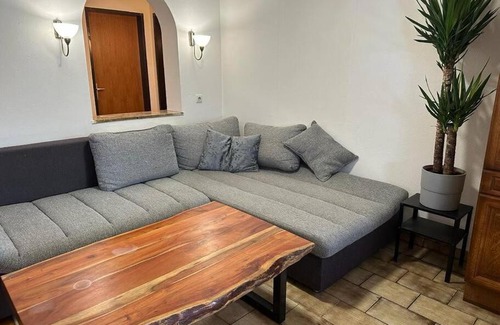 Imst Apartment | Geräumige rustikale Tiroler Wohnung 1-8 Personen