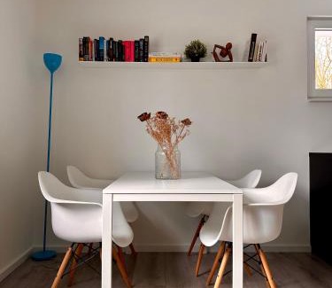 Hagenacker Apartment | Geräumiges Apartment nähe Starlight express & Stadtzentrum