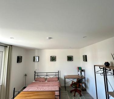 Hagenacker Apartment | Geräumiges Apartment nähe Starlight express & Stadtzentrum