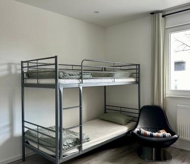 Hagenacker Apartment | Geräumiges Apartment nähe Starlight express & Stadtzentrum