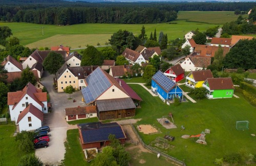 Aue Apartment | Geräumiges Feriendomizil mit Balkon - besonders für Familien geeignet