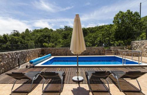 Brsec House | Geräumiges Ferienhaus In Brseč Mit Privatem Pool