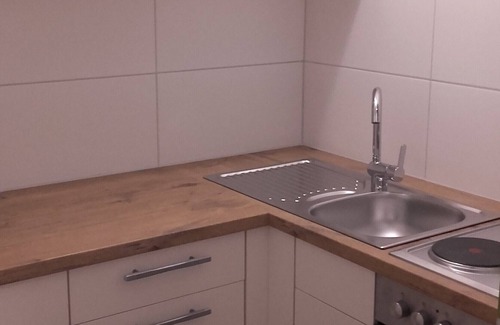 Bad Koenigshofen I. Grabfeld Apartment | Geräumiges 2-Raum-Appartement (40qm) mit Balkonzugang und kostenfreiem WLAN
