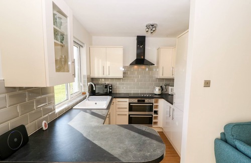 Trearddur Bay Cabin | GER-Y-LLI, pet friendly, character holiday cottage in Trearddur Bay