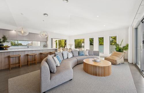 Korora House | Gerald's Break Away - Style and luxury with Pool