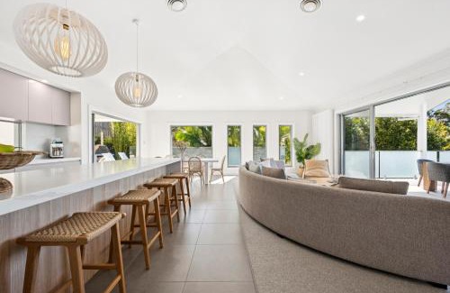 Korora House | Gerald's Break Away - Style and luxury with Pool