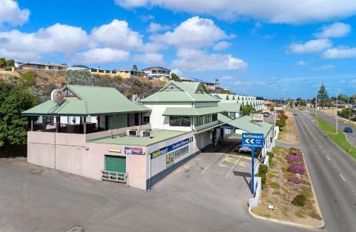 Mount Tarcoola Hotel | Geraldton Motor Inn