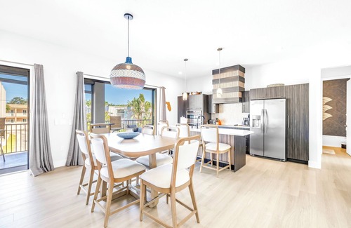 Siesta Key Condo | Gertrude's | Resort-like home & pool, 500ft to private beach access and Siesta's whitest sand!