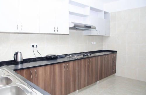 Nairobi West Apartment | Get a magnificent aerial view of the expansive Nairobi game Park from a balcony