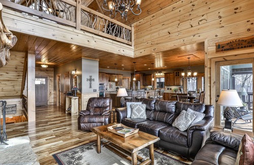 Mineral Bluff Cabin | GET A NEW ALTITUDE located at the highest peak of Stuart Mountain