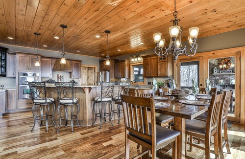 Mineral Bluff Cabin | GET A NEW ALTITUDE located at the highest peak of Stuart Mountain