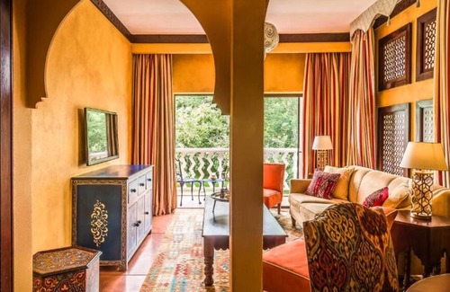Livingstone House | Get Ready for Blissful Getaway! Great Views, Outdoor Pool and Free Parking!