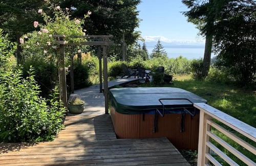 Courtenay House | Get the Best of 4 Worlds_ Sea, Forest, Slopes and Comfort