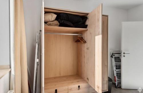 Großenbaum Apartment | Getaway Apartment mit Balkon - ruhig gelegen, ideal zum Wohlfühlen&Ankommen - Kinderbett&Hochstuhl - Messe Düsseldorf&Essen - S-Bahn