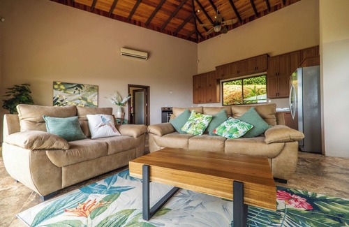Cascada Azul House | Getaway Charming 2-bedroom house secluded with Ocean Breeze