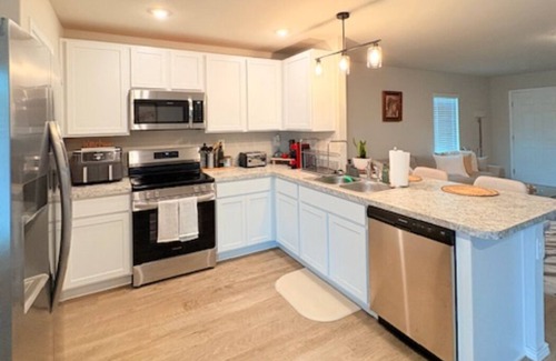 Southside House | Getaway for Family & Friends Escape|Cozy & Spacious!