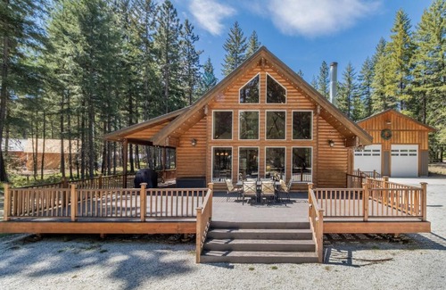 Ardenvoir House | Getaway Moose by NW Comfy Cabins