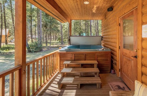 Ardenvoir House | Getaway Moose by NW Comfy Cabins
