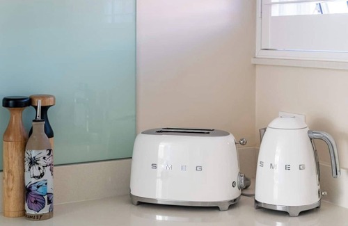 Neutral Bay Apartment | Getawayz NSW - Bay Court II -Spacious Waterside Studio next to Hayes Beach, Cafes & Ferry!