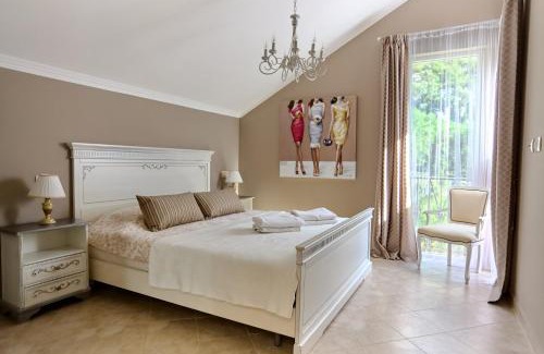 Orahovac Apartment | GH Aparts with SCENIC VIEWS & POOL