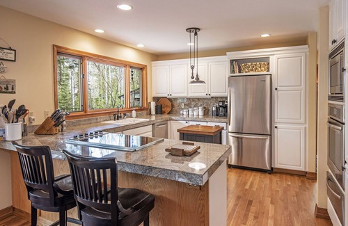 Black Butte Ranch House | GH219 | Luxury home in a quiet area w/hot tub and private big grass yard.
