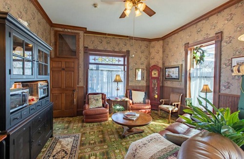 Rush City Hotel | GH5 · #5 Grant House-The Von Perske Zimmer