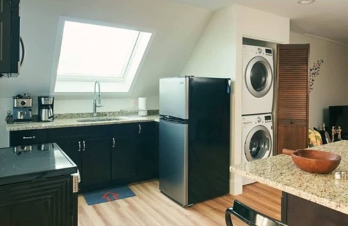 Beverly Condo | *Ghostly 2BR Halloween Home|Salem+Beverly|Parking