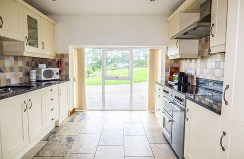 Kendal Cottage | GHYLL BANK BYRE, pet friendly, character holiday cottage in Staveley