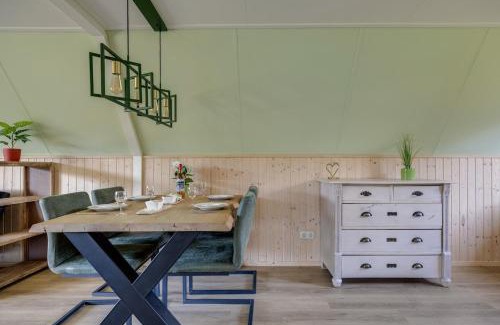 Zwiggelte House | Gierzwaluw I Stijlvolle Cottage met Mooie Tuin