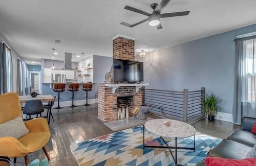 Springfield Apartment | Gigantic duplex in Springfield