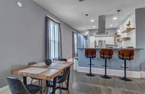 Springfield Apartment | Gigantic duplex in Springfield