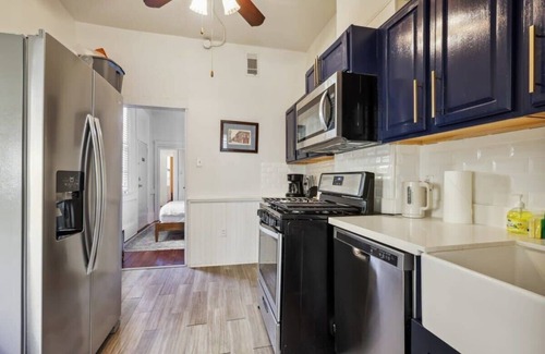 Faubourg Lafayette House | Gigantic Historic 8br Home- Close to Streetcar