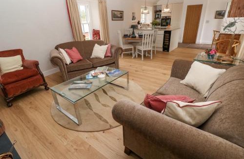 Helston House | Gilly Skyber