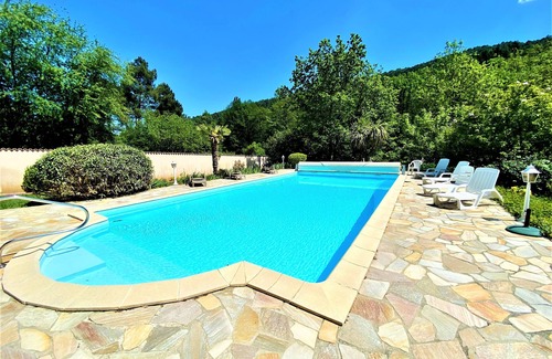 Mercuer Cottage | Gîte 2/4p, 1 bedroom, 1 shower room, heated outdoor swimming pool, park, jacuzzi, trampoline