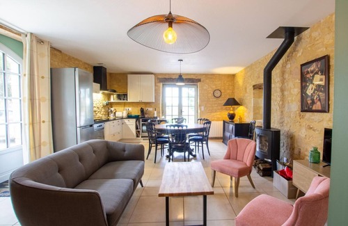 Archignac Cottage | Gite Archignac, 3 bedrooms, 6 persons
