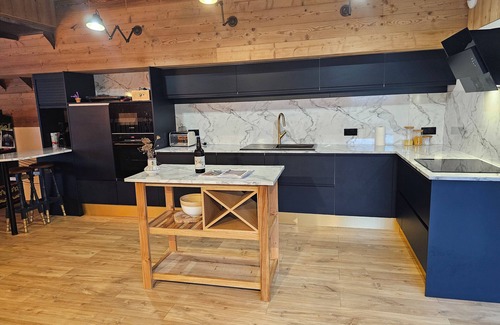 Saint-Omer Boat Rental | Gîte de groupe sur l'eau - Barge in Saint-Omer at the gateway to the Marais Audomarois