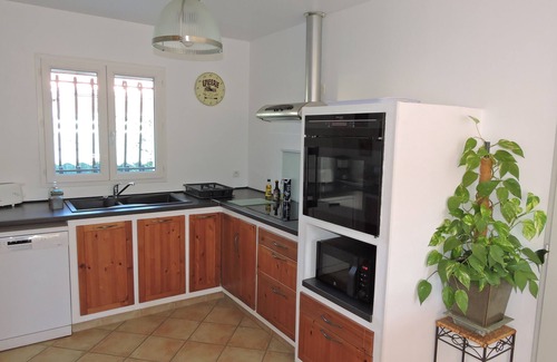 Vaison-la-Romaine House | Gite de la treille. Air-conditioned detached house sleeps 6, 3* label